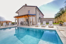 Holiday home with pool for 8 persons in Novigrad